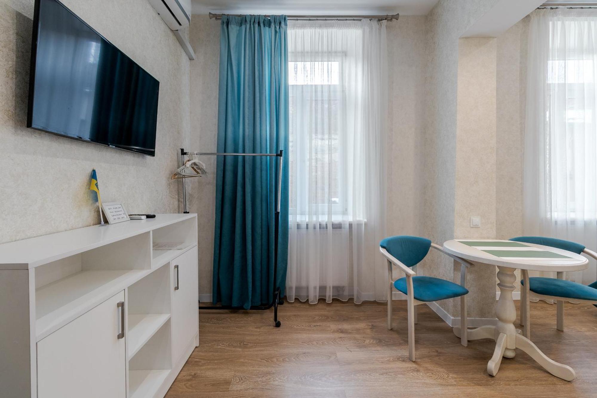 Luxury Flat Near Opera Apartment Lviv Exterior photo